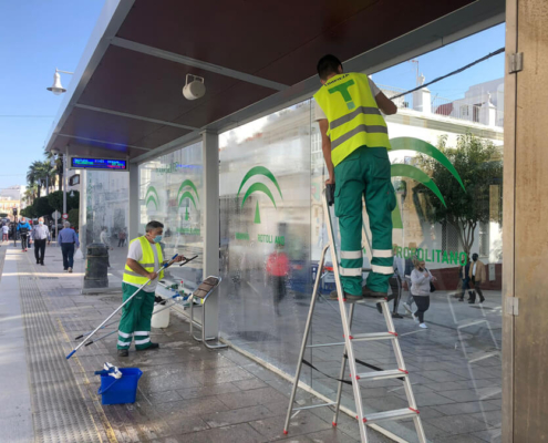 CONTRATO DE SERVICIOS PARA LIMPIEZA DE TALLERES Y COCHERAS Y PARADAS DEL TREN TRANVÍA BAHÍA DE CÁDIZ - l8impieza de parada de tranvía